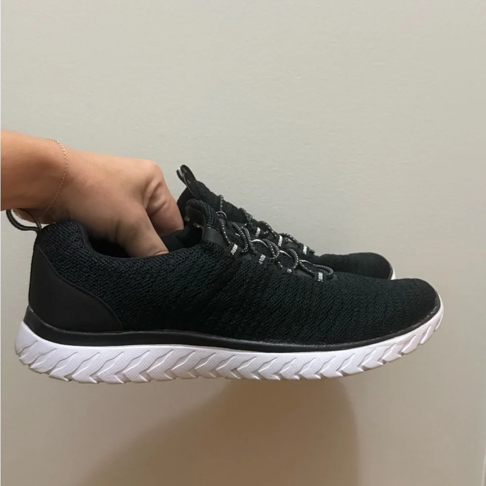 Black Athletic Works Women’s Bungee Slip On Sneakers (Size 8.5) - Picture 2 of 6